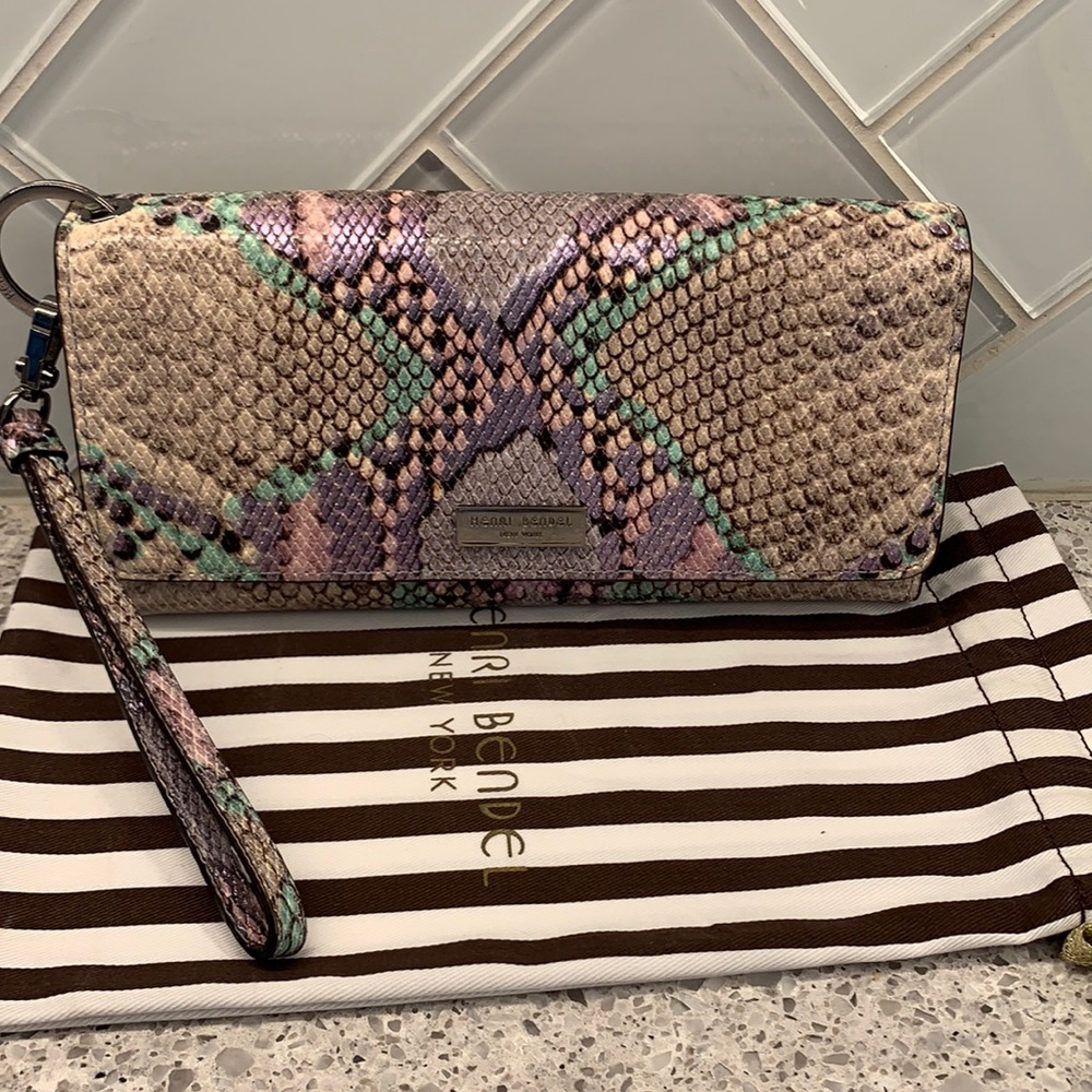 Henri Bendel tech wallet